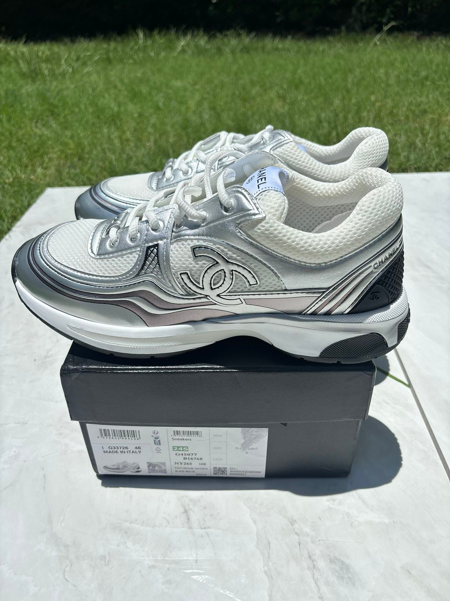 Chanel runner