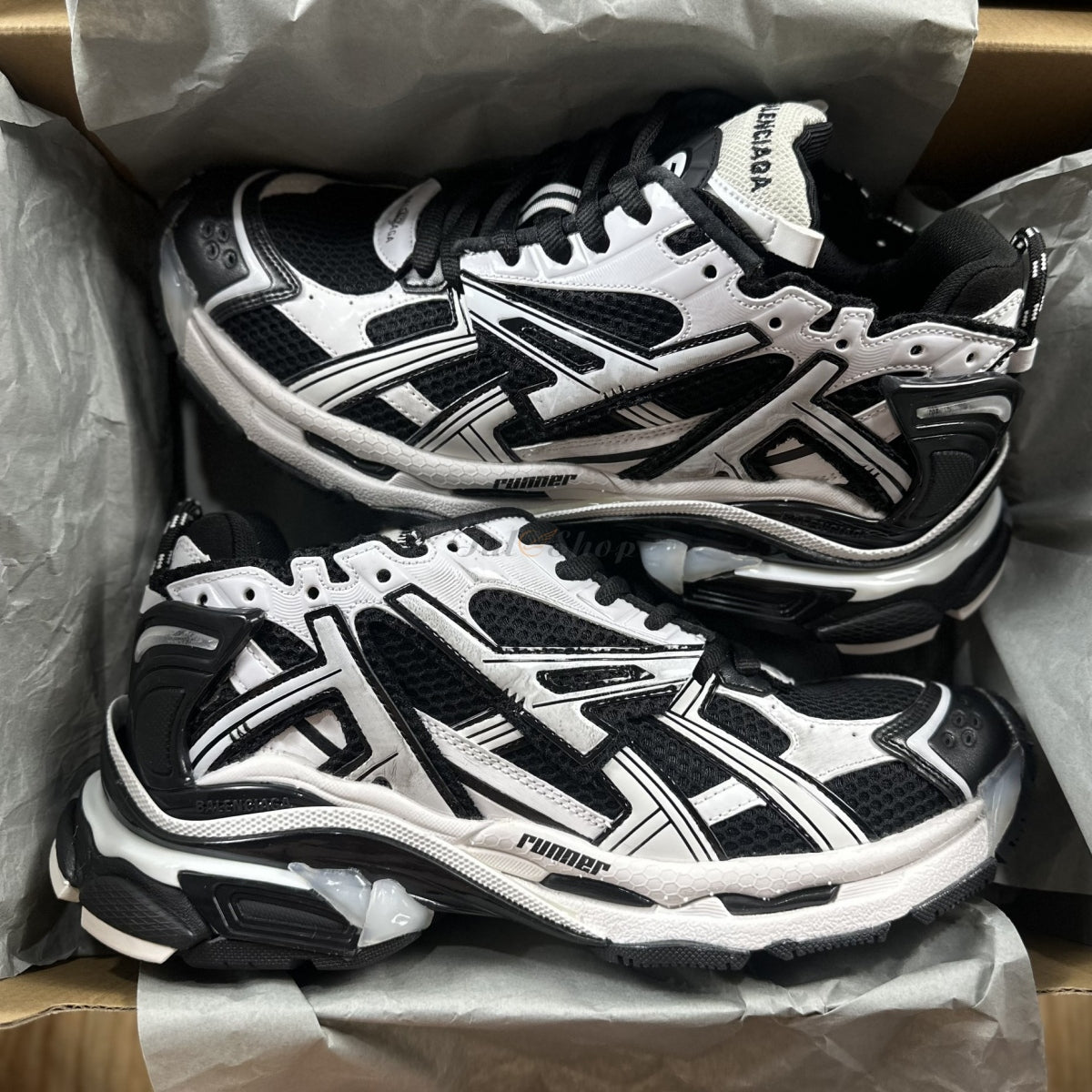 Balenciaga runner