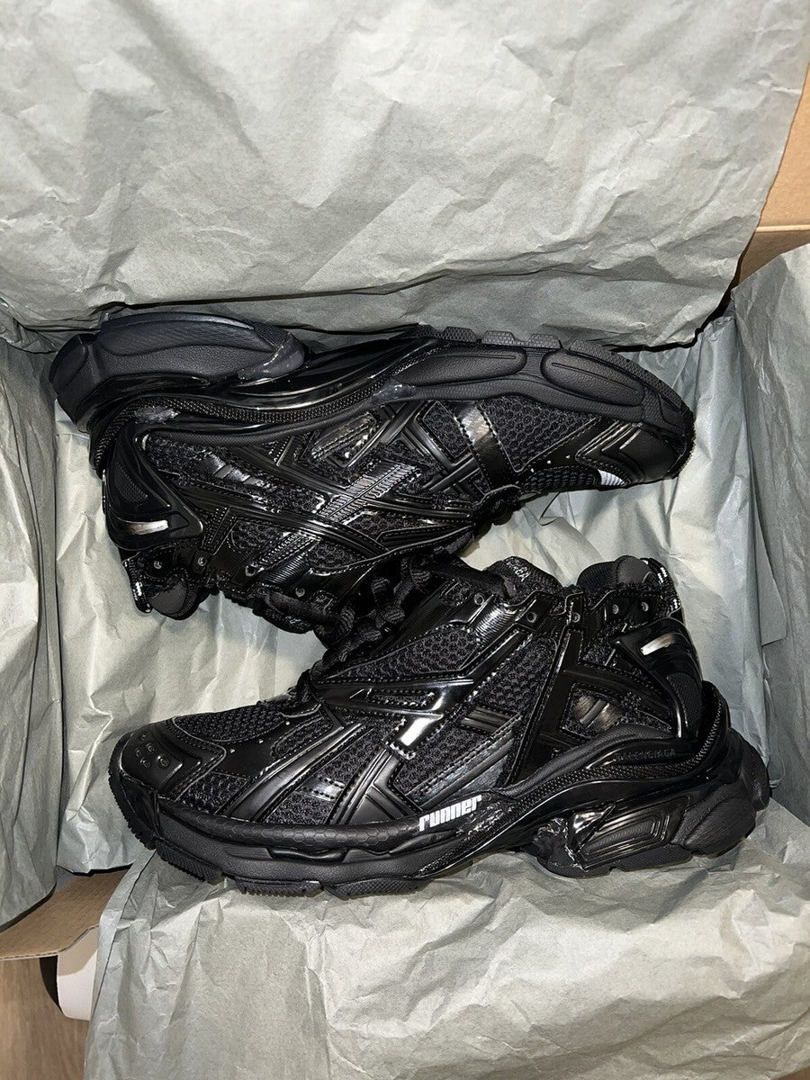Balenciaga runner black